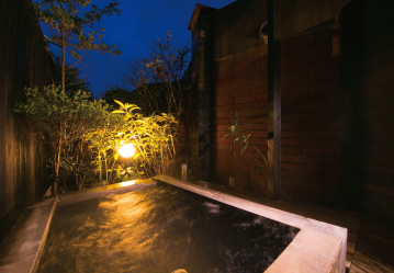 Guest room outdoor bath