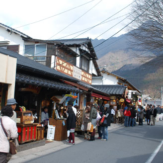 湯の坪街道