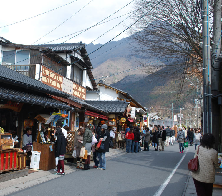 湯の坪街道